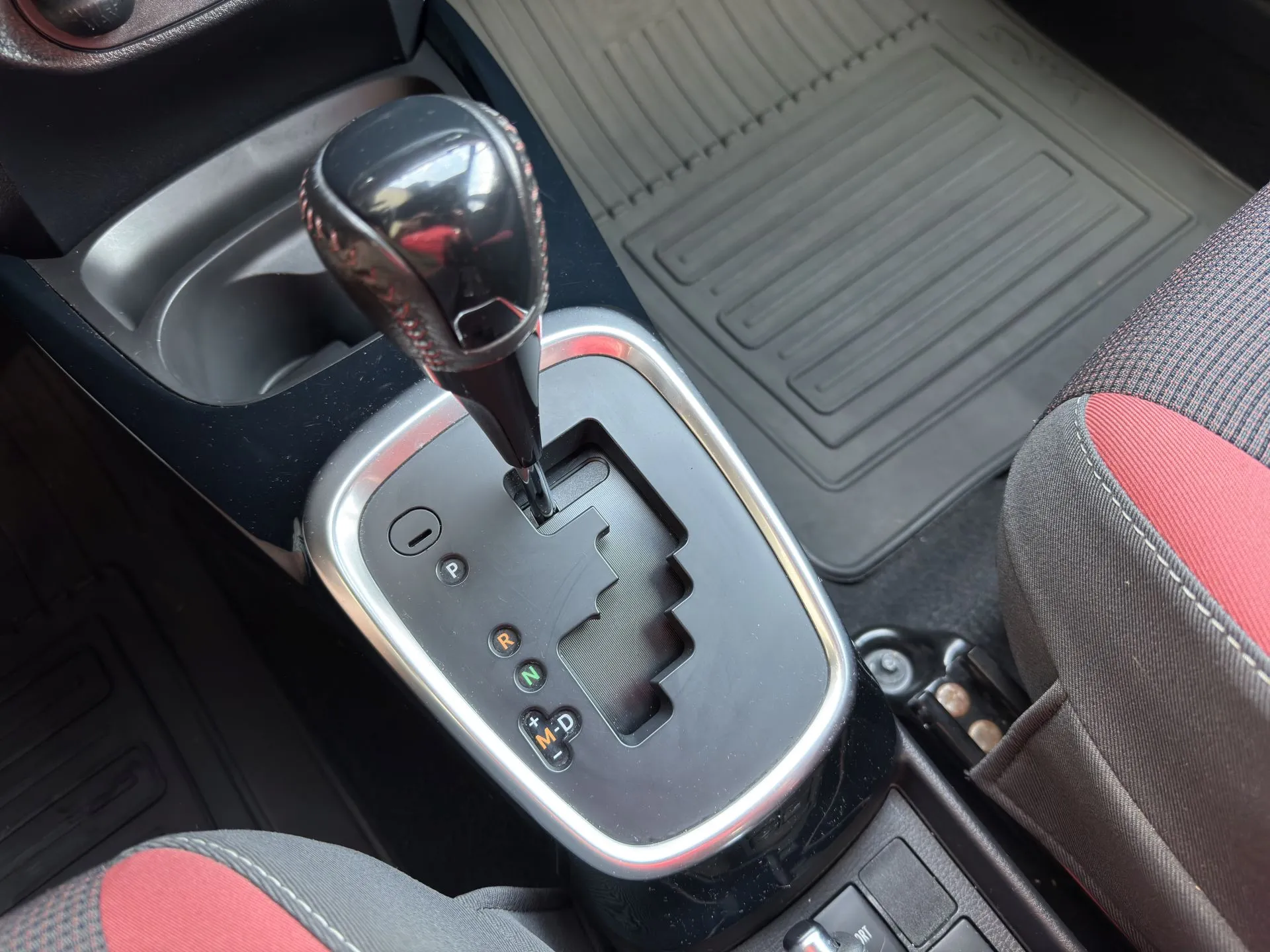 Toyota Yaris 1.5 Selection CVT - obrazek 25