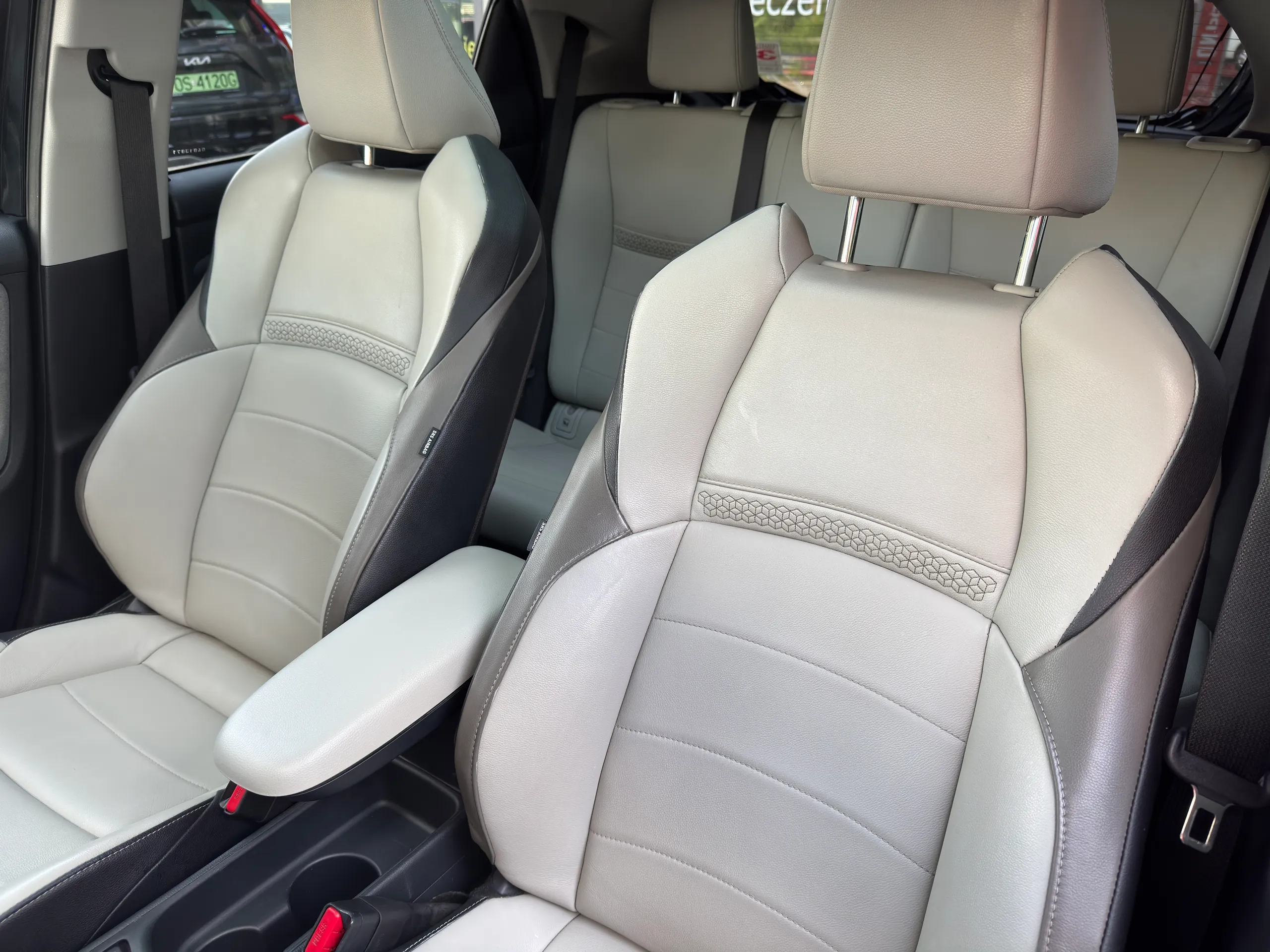 Toyota Yaris Hybrid 116 1.5 VVT-i Black&White - obrazek 25